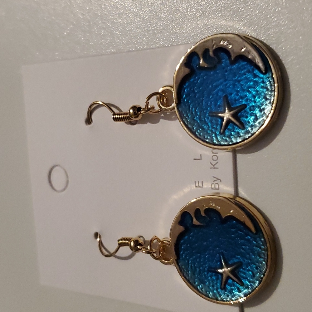 NWT Gold Tone Moon Star Fishhook Earrings